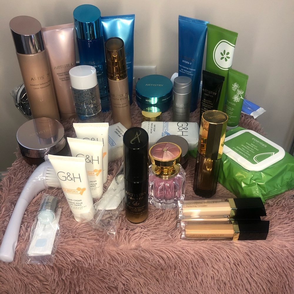 Facial Products by Artistry